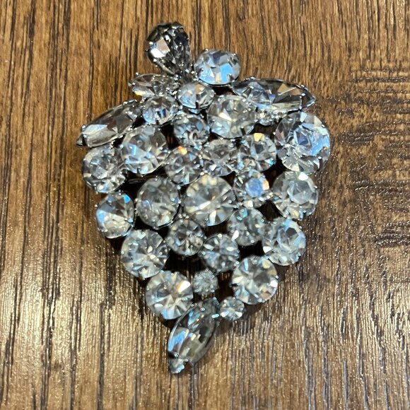 Large clear rhinestone 2-1/2" brooch/pin (strawberry or could be a leaf???) EUC - Picture 2 of 6